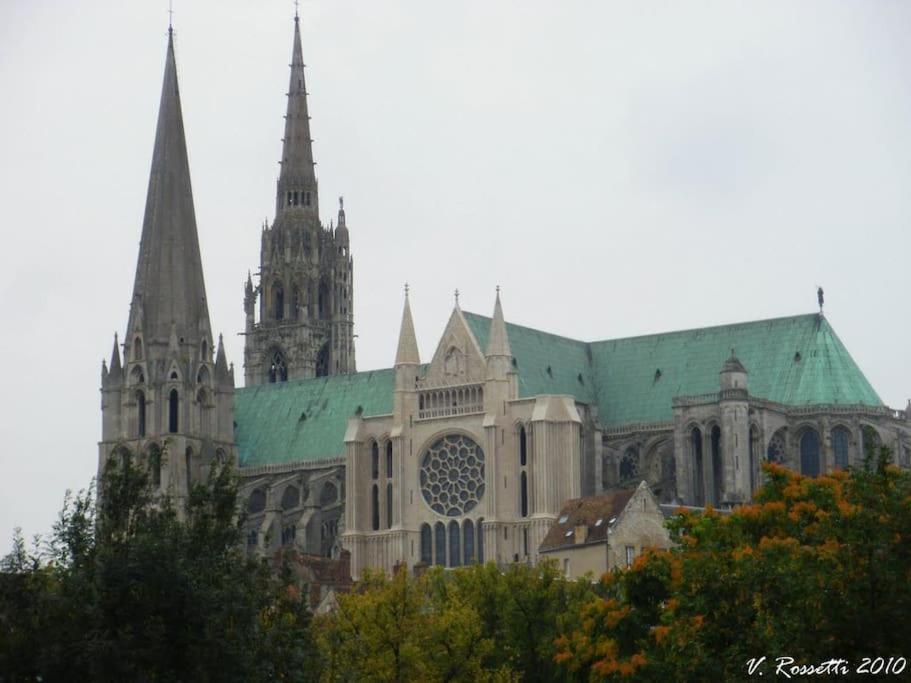 Charmant Studio A Deux Pas De La Cathedrale Chartres Exterior foto
