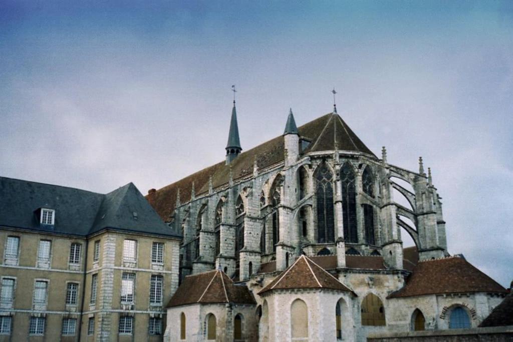 Charmant Studio A Deux Pas De La Cathedrale Chartres Exterior foto